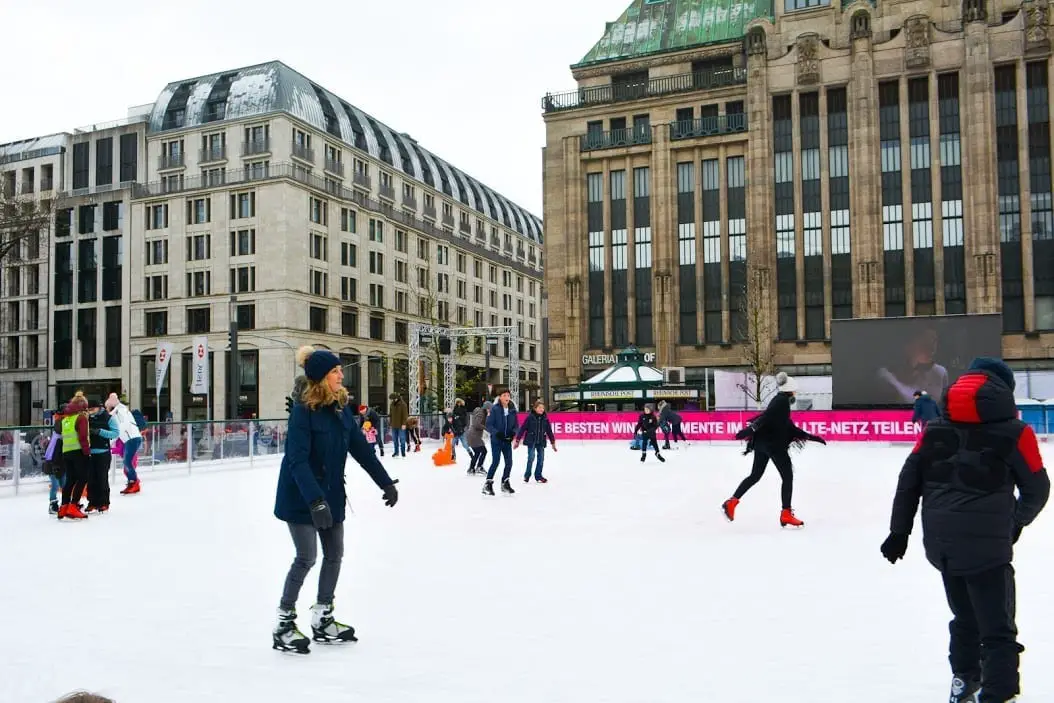 Celebrate Winter: Ice Skating in Düsseldorf