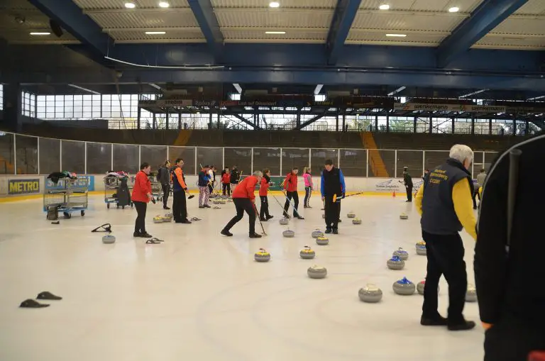 How to Get Involved in Curling in Düsseldorf