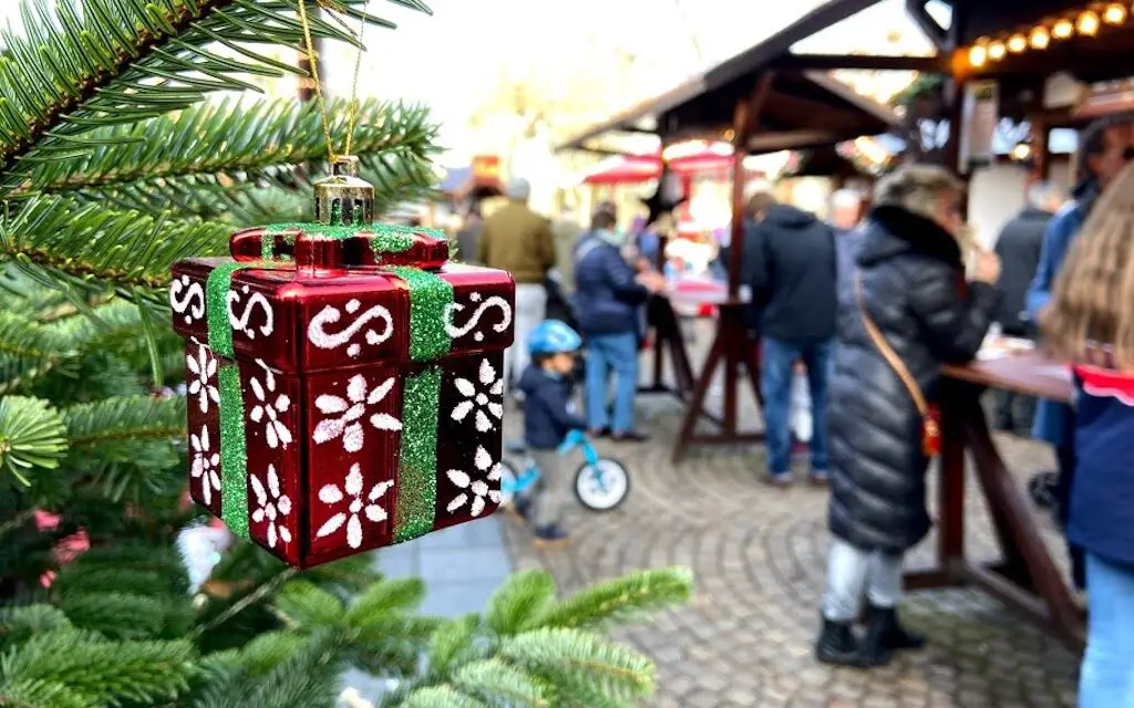 5 Amazing Ways You Can Help Others Around Düsseldorf — and Beyond — This Holiday Season